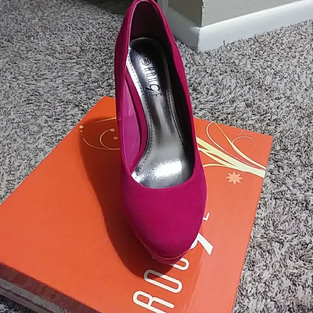 Shoes - Picture 3 of 4